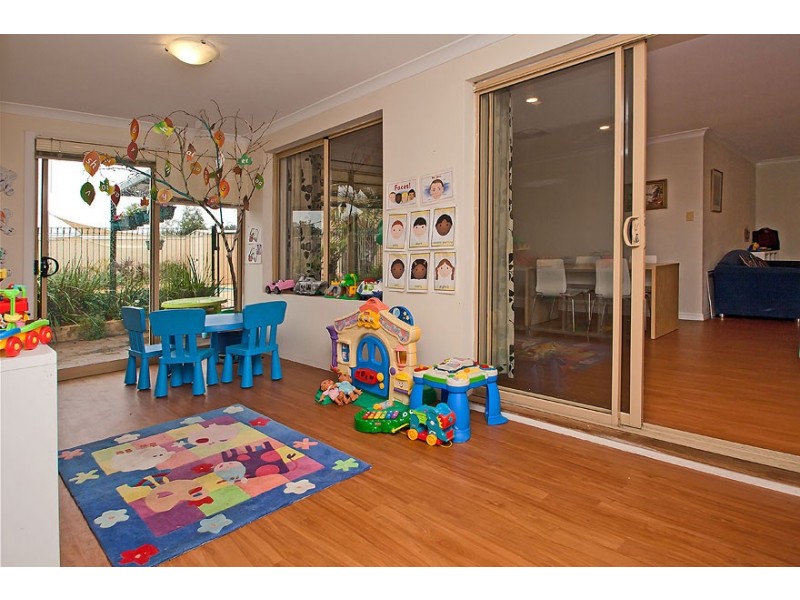 7 Roscommon Crescent, Orelia WA 6167
