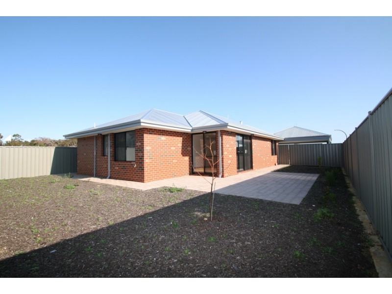 2 Chertsey Way, Wellard WA 6170