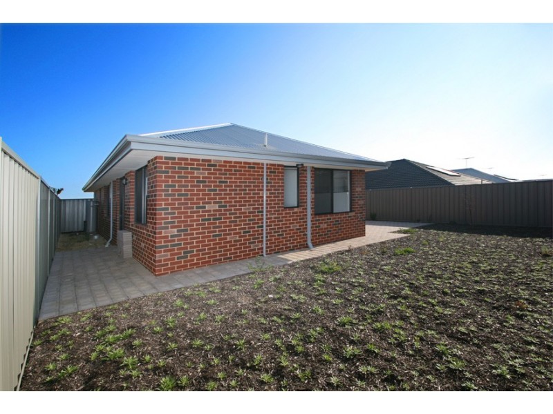 2 Chertsey Way, Wellard WA 6170
