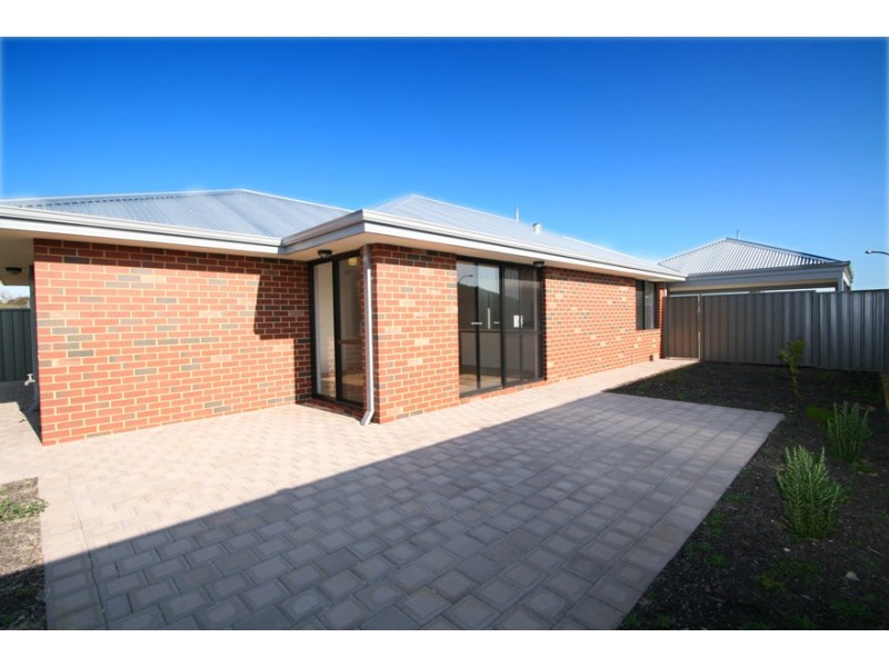 2 Chertsey Way, Wellard WA 6170