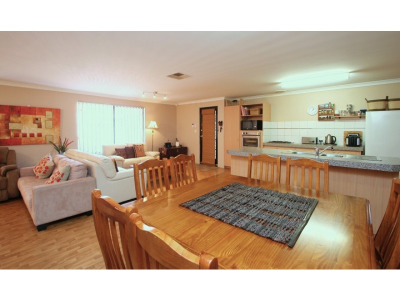 11 Eva Lynch Way, Warnbro WA 6169