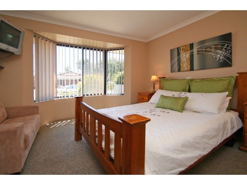 11 Eva Lynch Way, Warnbro WA 6169