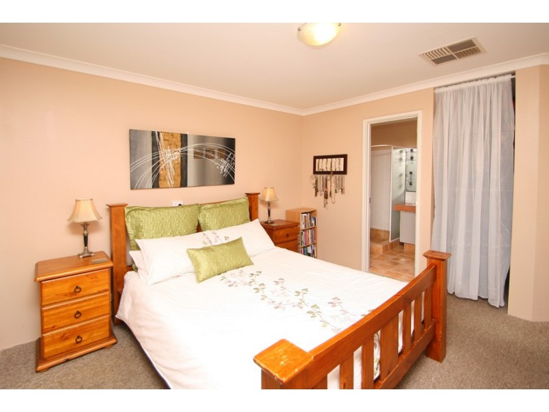 11 Eva Lynch Way, Warnbro WA 6169