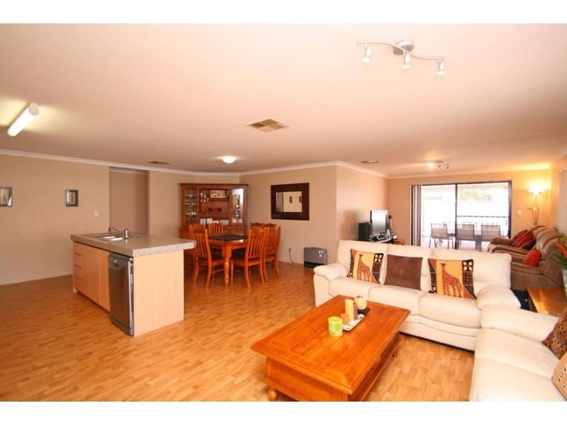 11 Eva Lynch Way, Warnbro WA 6169