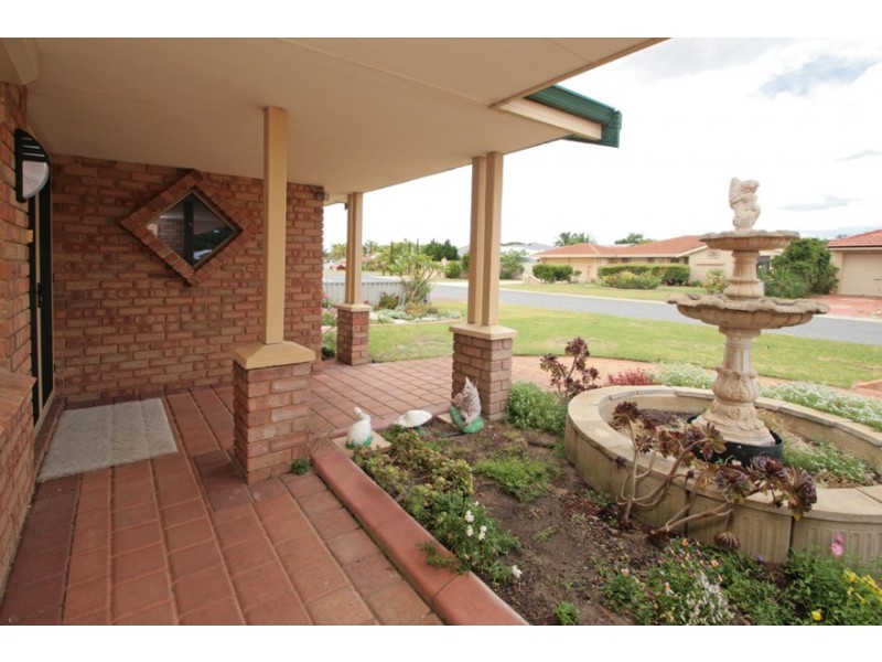 8 Bunbury Place, Rockingham WA 6168