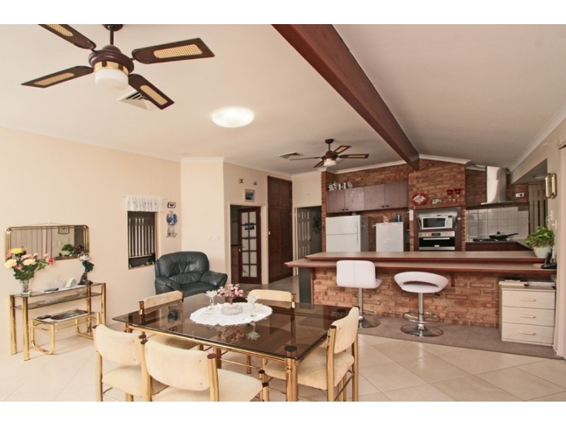 8 Bunbury Place, Rockingham WA 6168