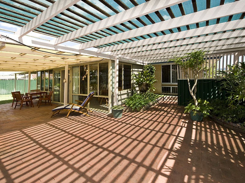 24 McClure Street, Safety Bay WA 6169