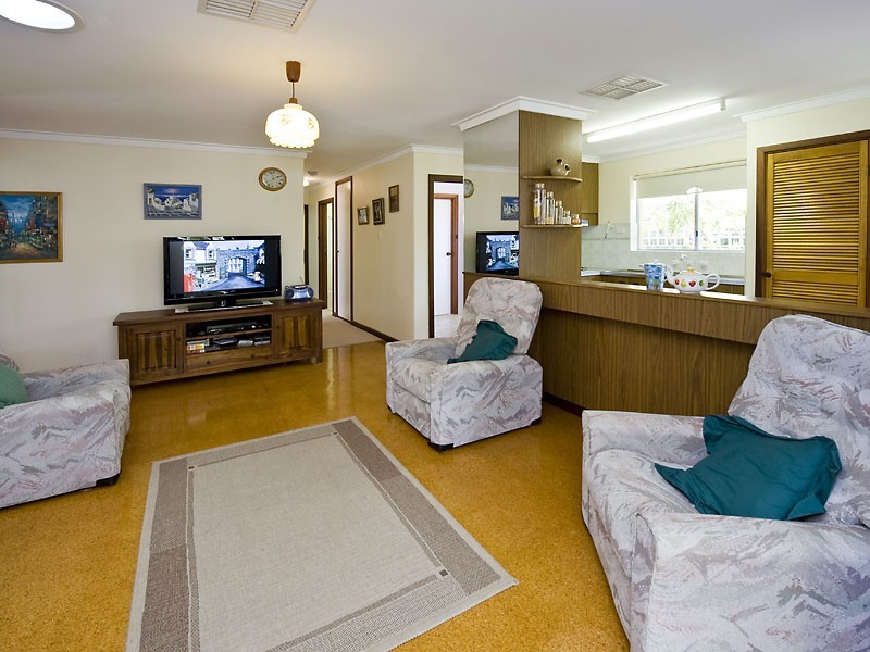 24 McClure Street, Safety Bay WA 6169