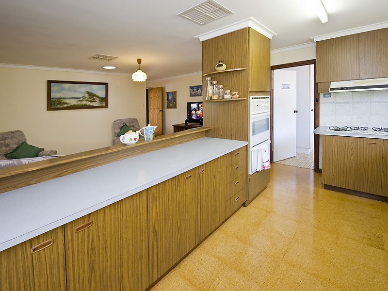 24 McClure Street, Safety Bay WA 6169