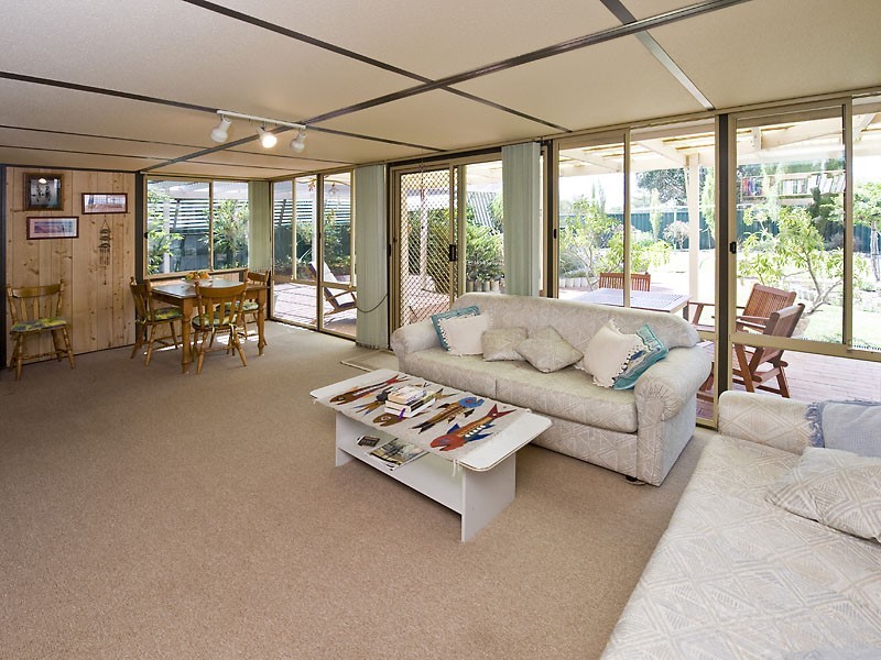 24 McClure Street, Safety Bay WA 6169