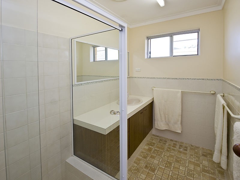 24 McClure Street, Safety Bay WA 6169