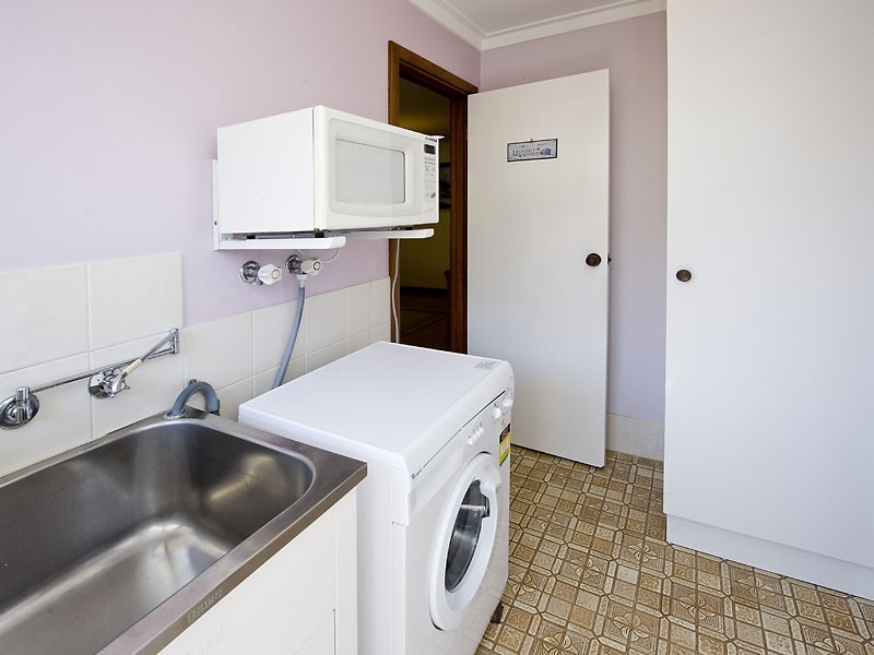 24 McClure Street, Safety Bay WA 6169