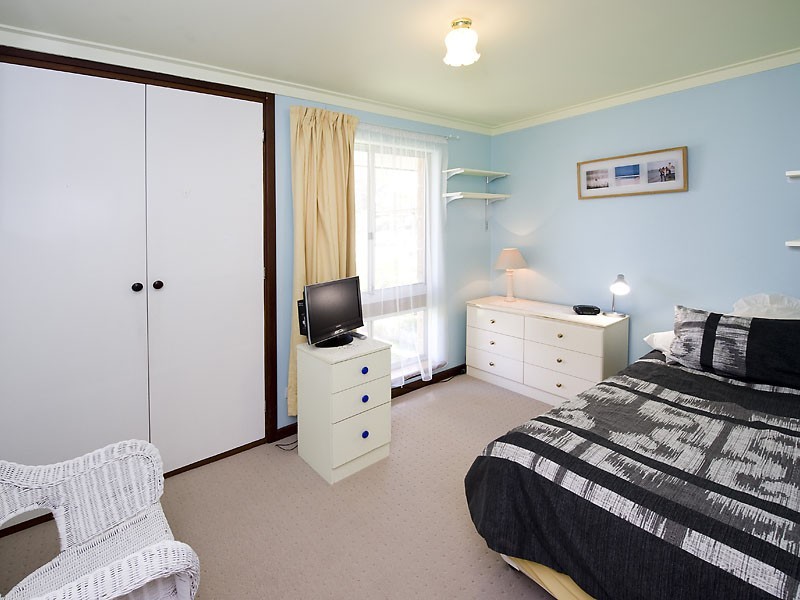 24 McClure Street, Safety Bay WA 6169