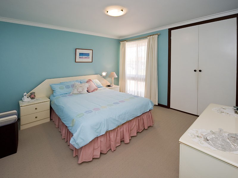 24 McClure Street, Safety Bay WA 6169