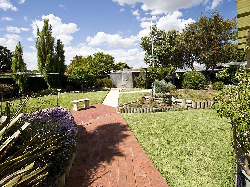 24 McClure Street, Safety Bay WA 6169