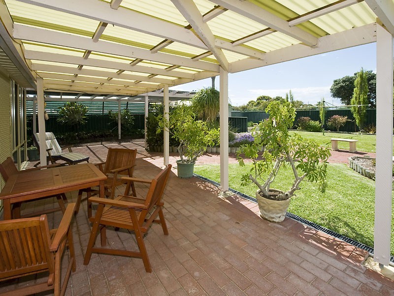 24 McClure Street, Safety Bay WA 6169