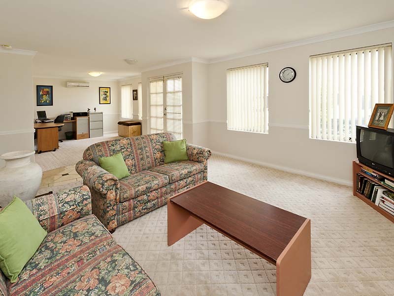 21 Laguardia Loop, Port Kennedy WA 6172