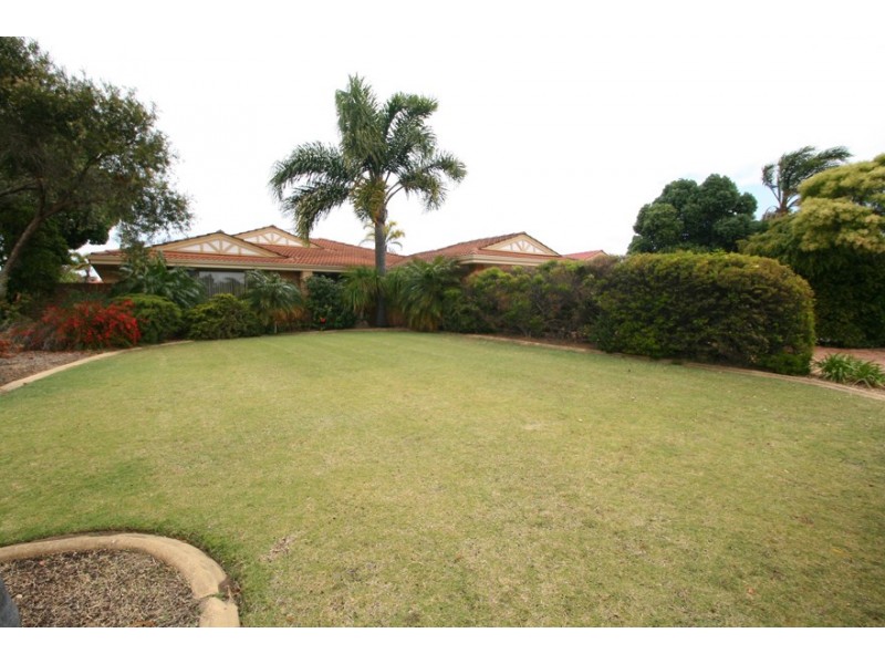 4 Stuart Place, Rockingham WA 6168