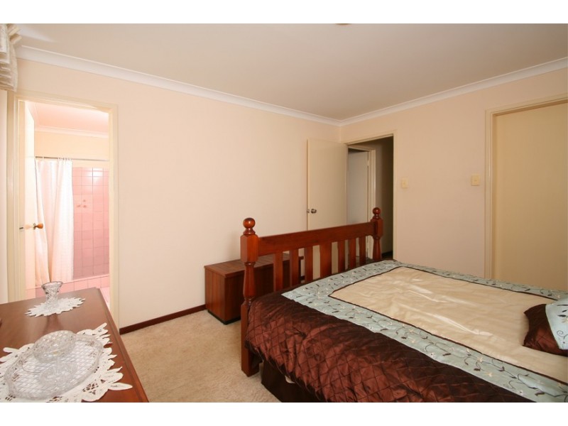 4 Stuart Place, Rockingham WA 6168