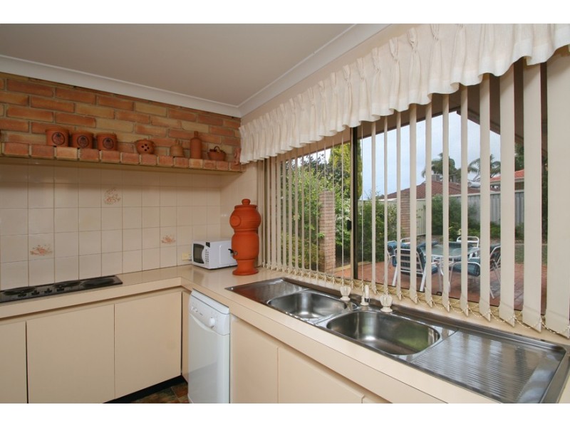 4 Stuart Place, Rockingham WA 6168