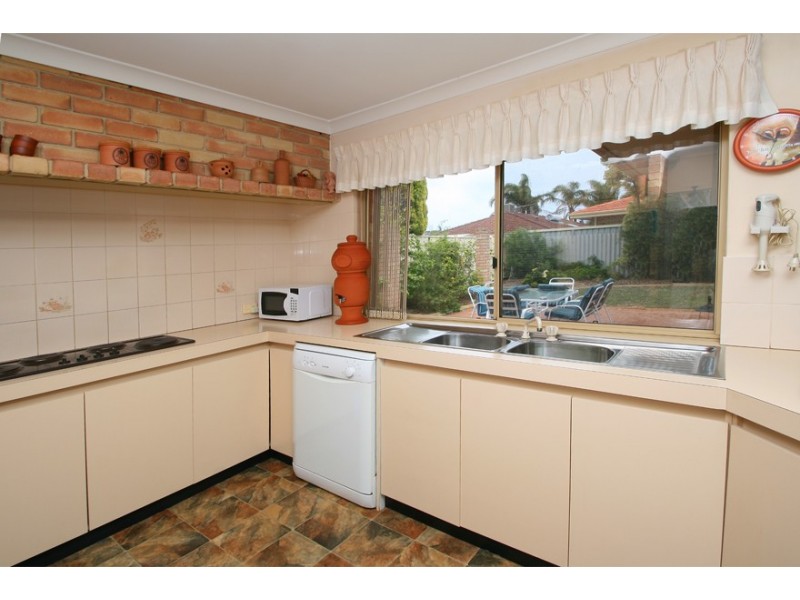 4 Stuart Place, Rockingham WA 6168