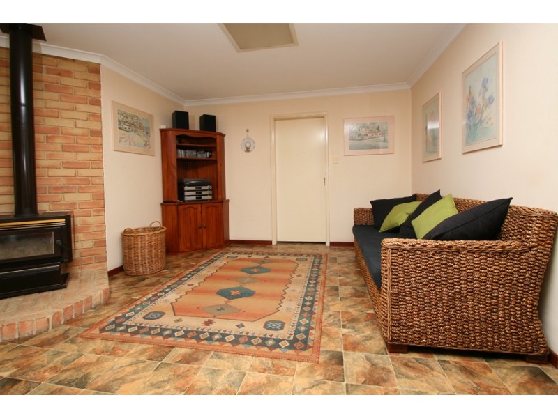 4 Stuart Place, Rockingham WA 6168