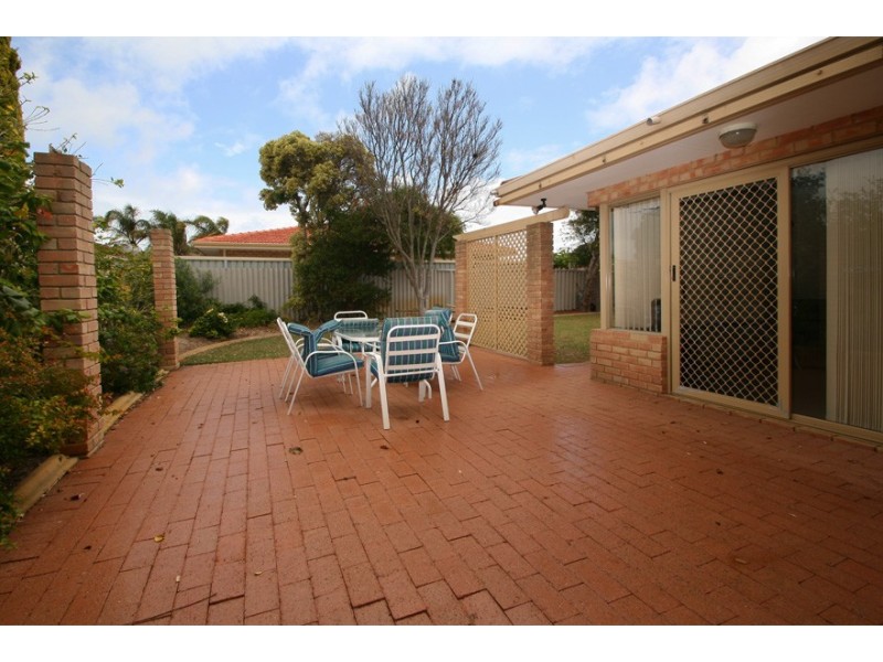 4 Stuart Place, Rockingham WA 6168