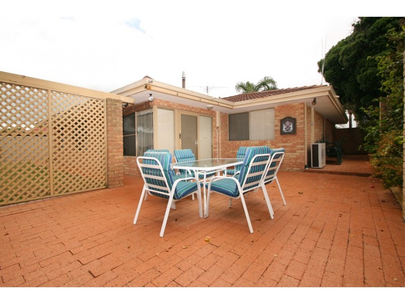 4 Stuart Place, Rockingham WA 6168