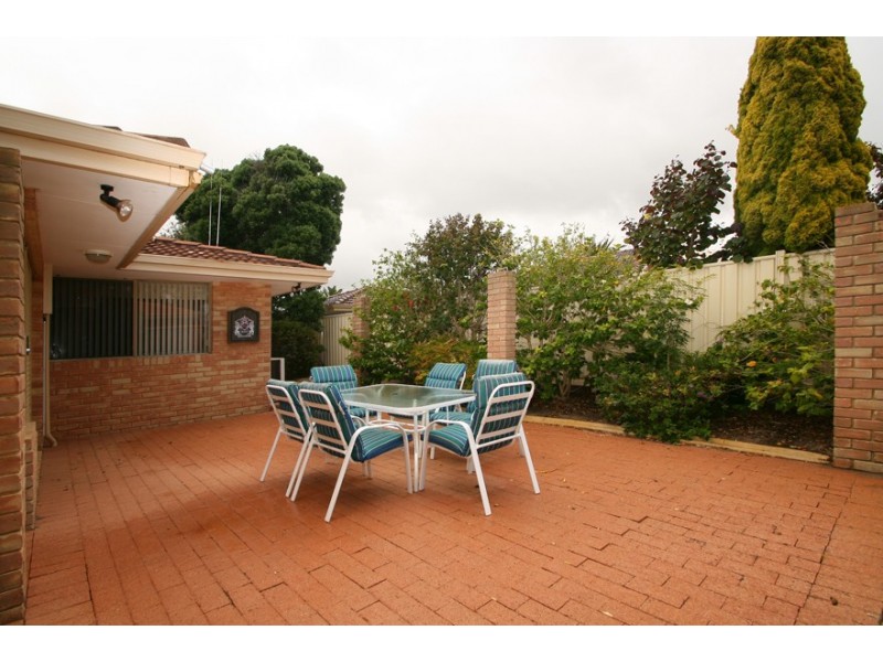 4 Stuart Place, Rockingham WA 6168