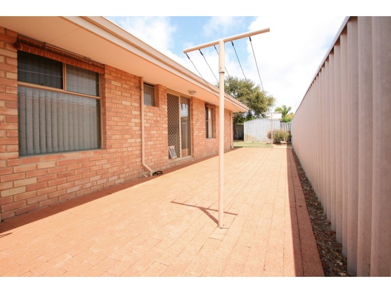 4 Stuart Place, Rockingham WA 6168