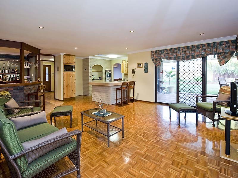 21 Chester Way, Rockingham WA 6168