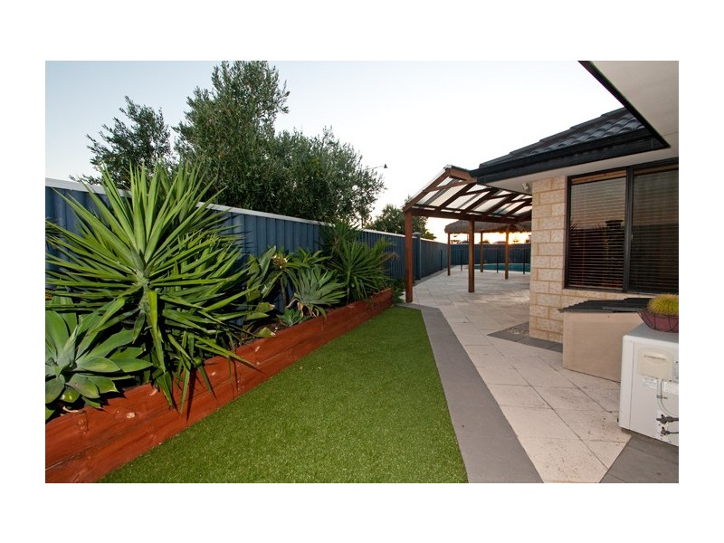 2 Caprice Pass, Rockingham WA 6168