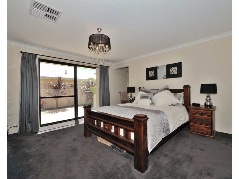 36 Whitemoss Turn, Waikiki WA 6169