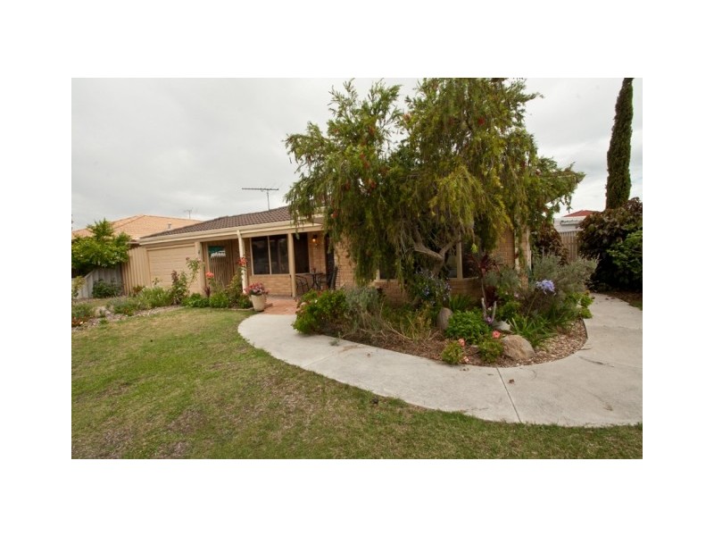 4 Paluma Court, Warnbro WA 6169