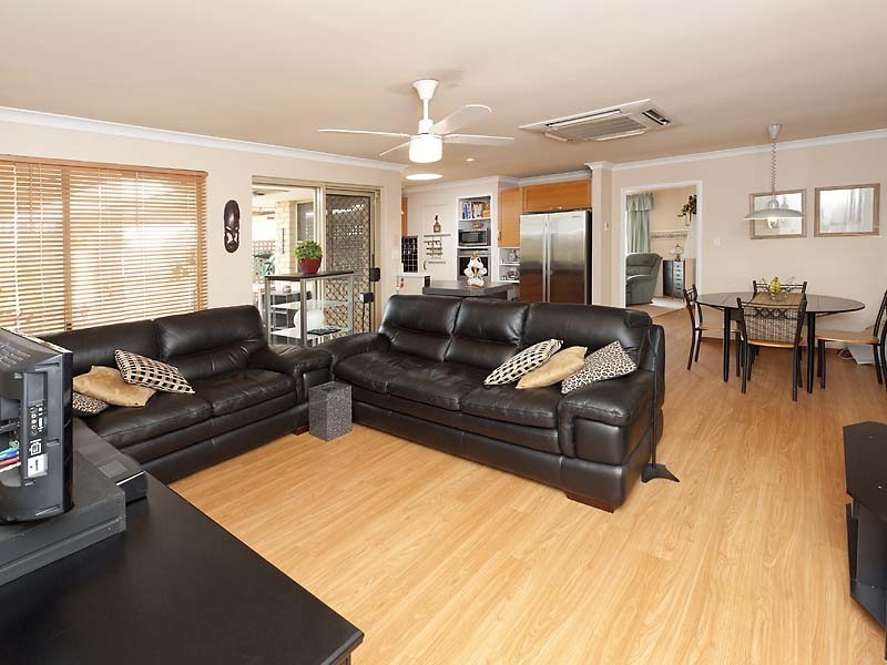 16 Skye Close, Warnbro WA 6169