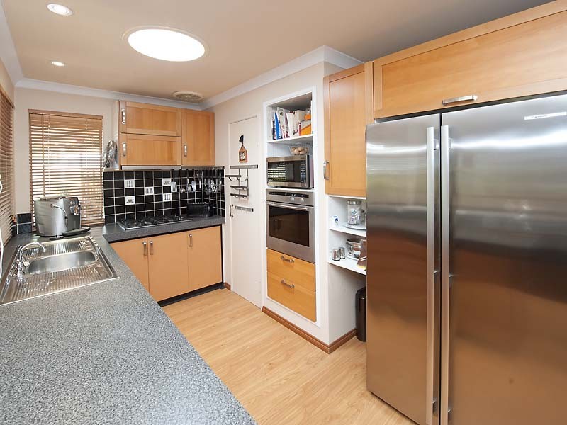 16 Skye Close, Warnbro WA 6169