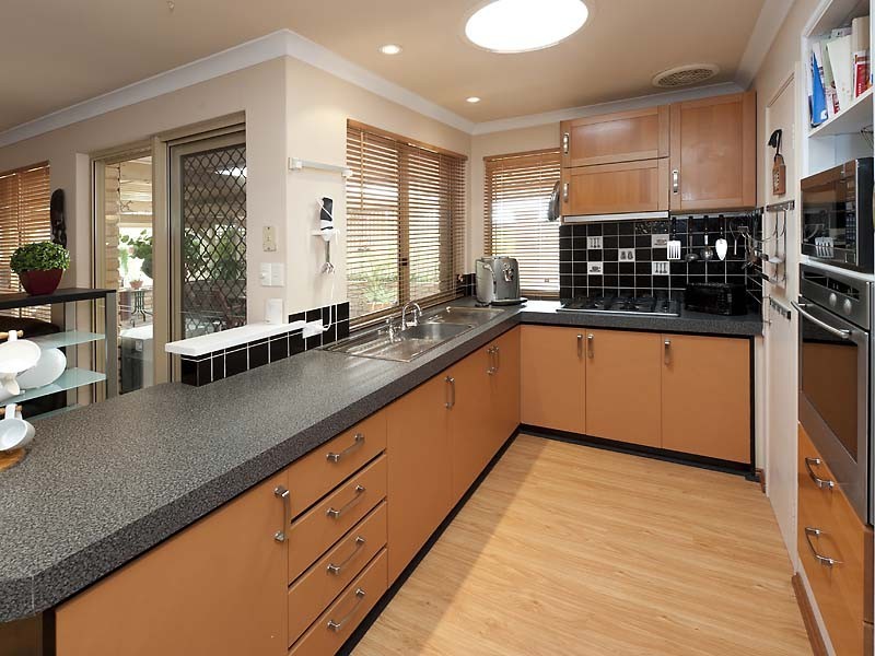 16 Skye Close, Warnbro WA 6169