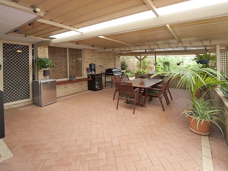 16 Skye Close, Warnbro WA 6169