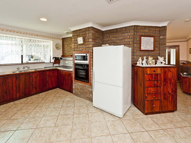 15 Dargin Way, Rockingham WA 6168