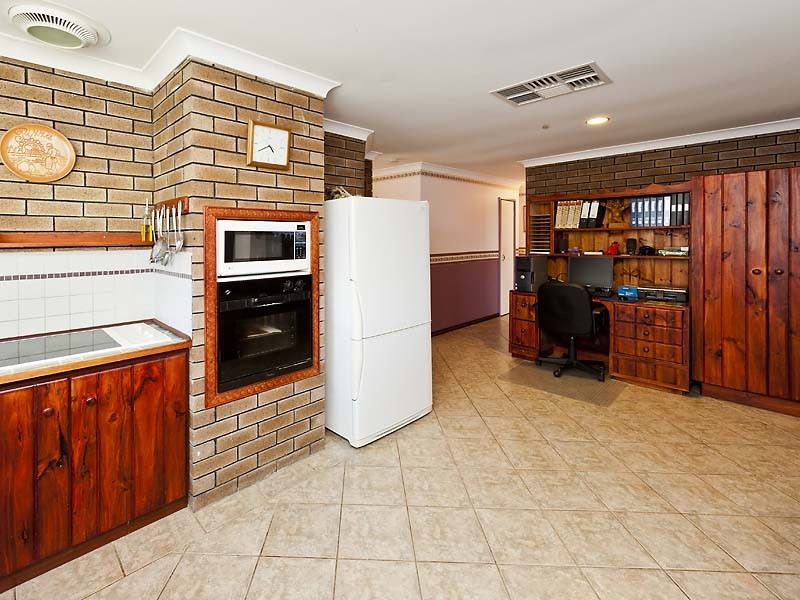 15 Dargin Way, Rockingham WA 6168
