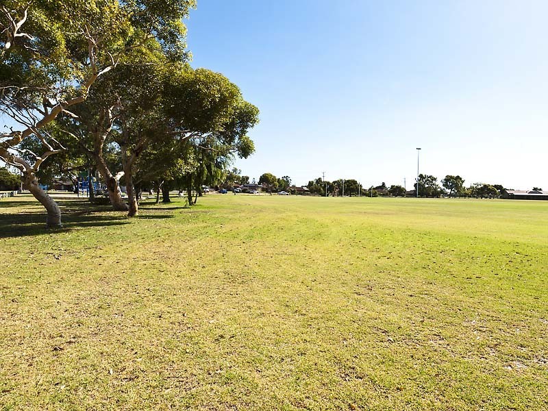 15 Dargin Way, Rockingham WA 6168