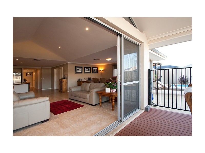 24 Edenhall Terrace, Waikiki WA 6169