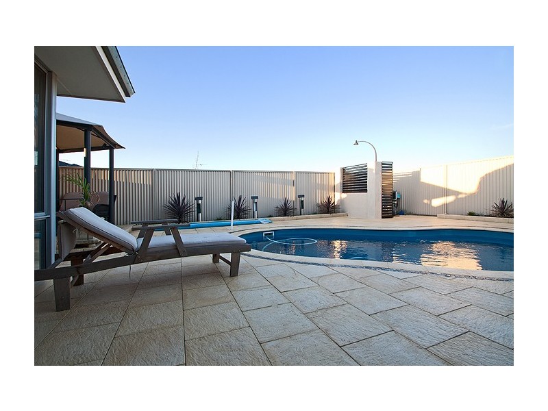 24 Edenhall Terrace, Waikiki WA 6169