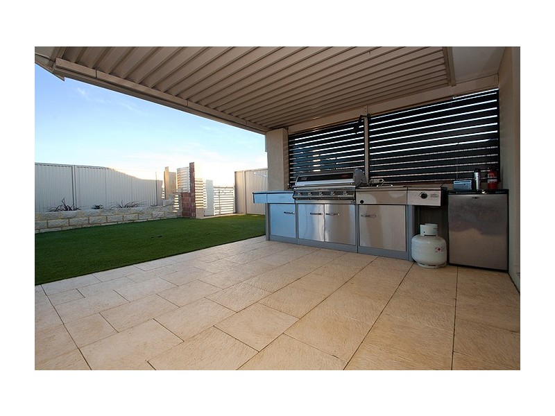 24 Edenhall Terrace, Waikiki WA 6169