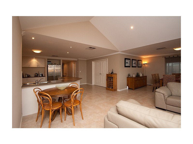 24 Edenhall Terrace, Waikiki WA 6169