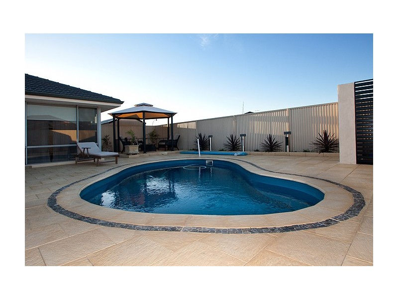 24 Edenhall Terrace, Waikiki WA 6169