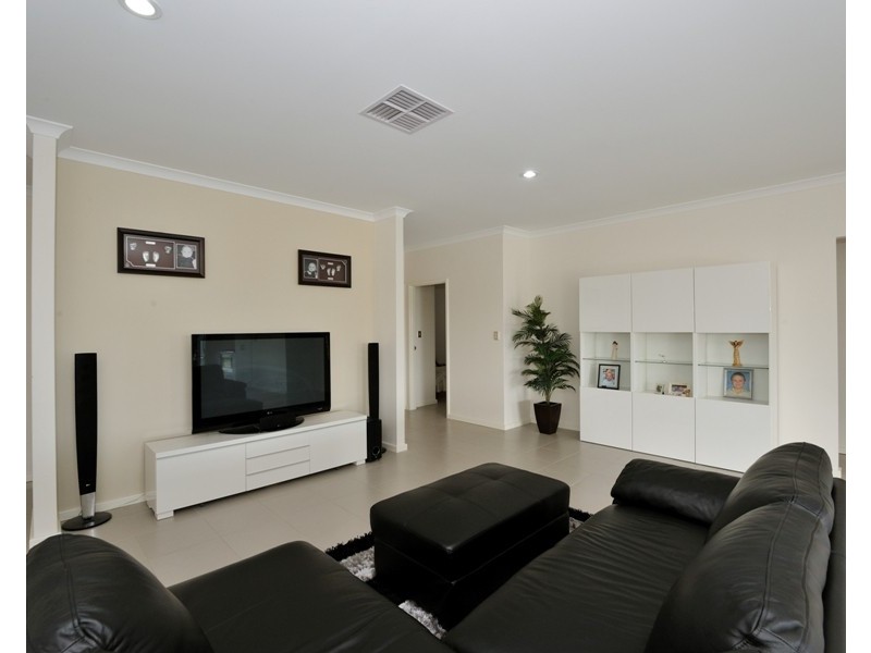 16 Harperia Way, Baldivis WA 6171