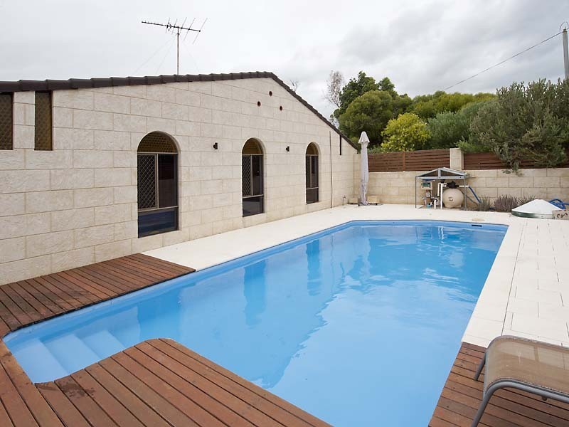 6 Indiana Parade, Singleton WA 6175