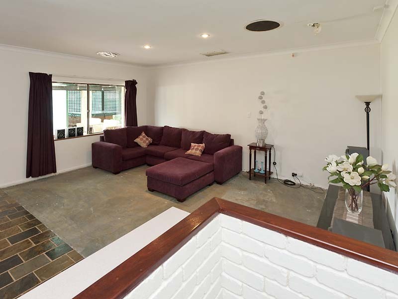 6 Indiana Parade, Singleton WA 6175