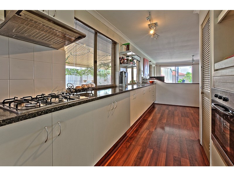 14 Kentia Close, Warnbro WA 6169